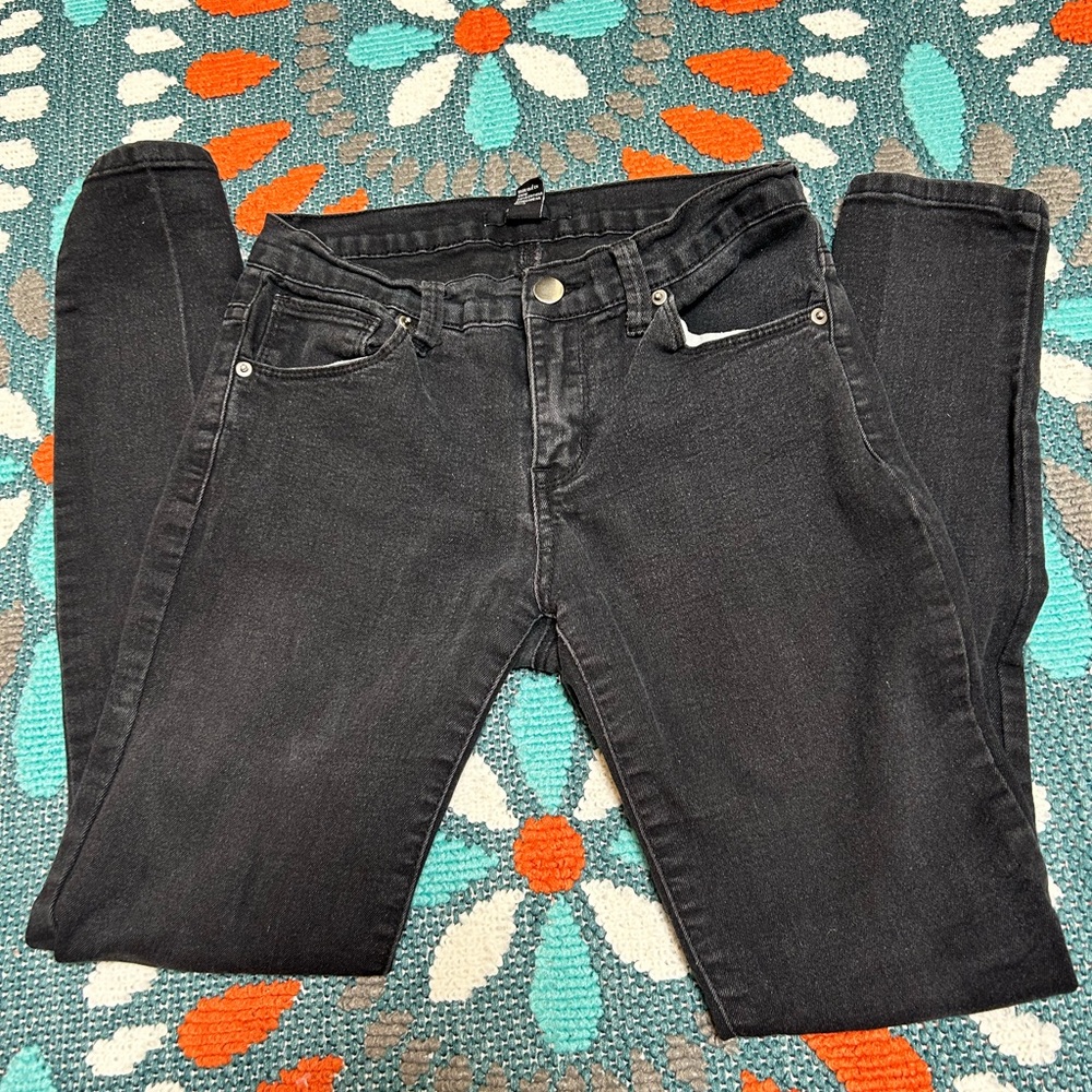Forever 21 size 26/2 black skinny jeans